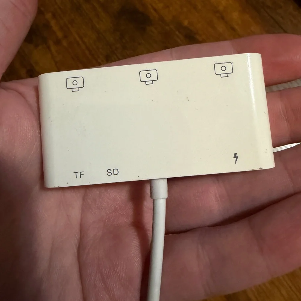 White Multi-Card/Camera Adapter Cable
